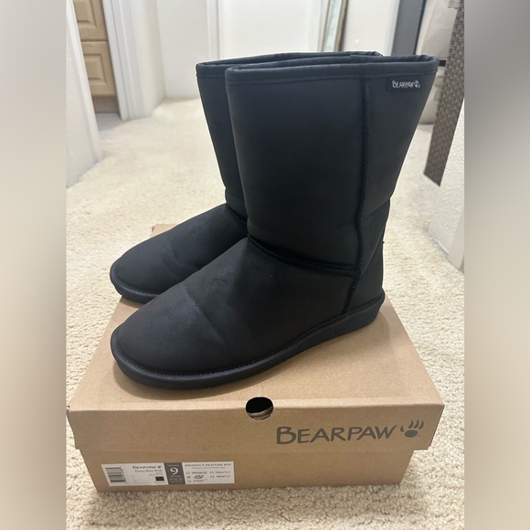 BearPaw Classic Black Boots - Picture 3 of 6